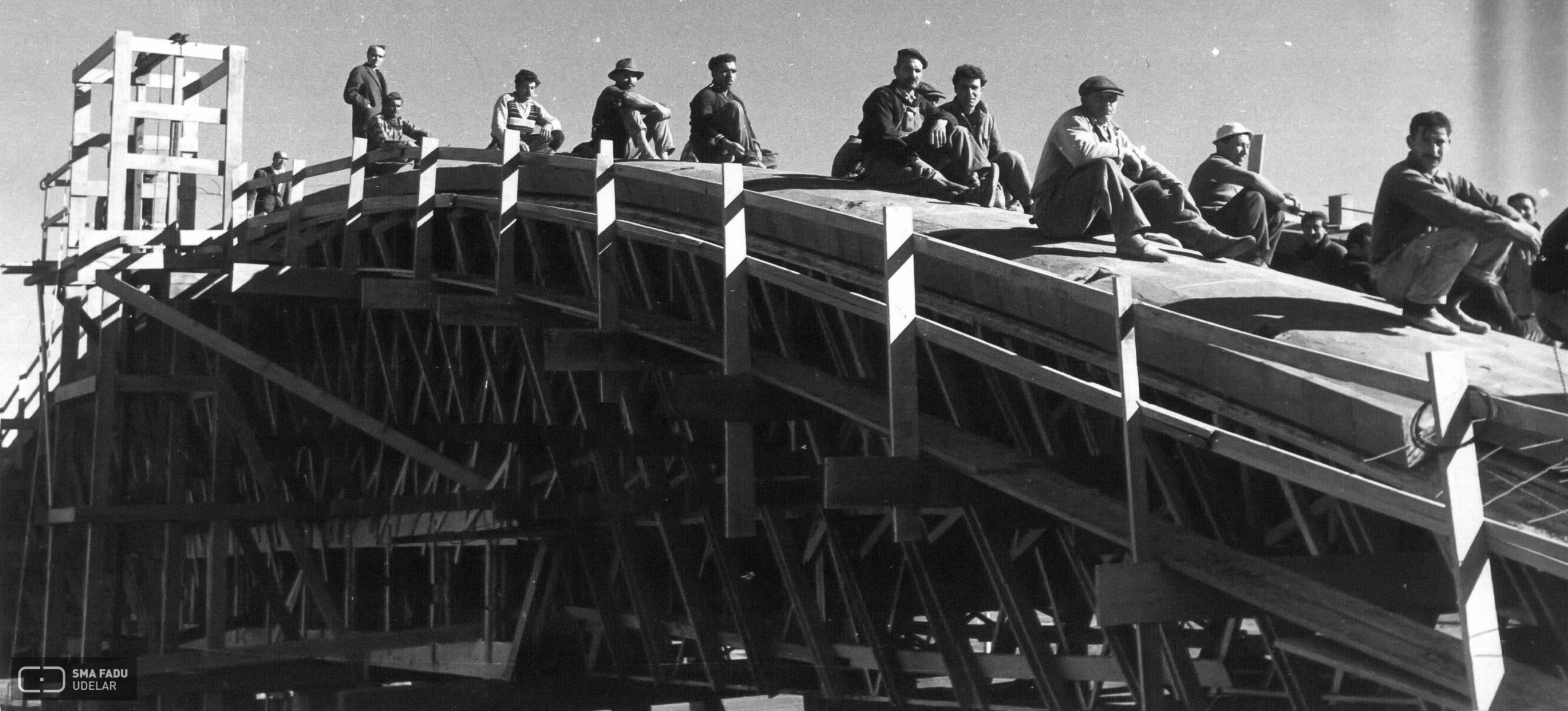 Fábrica TEM S.A., Ing. DIESTE Eladio, Montevidoe, Uy, 1960-1962. Toma de Prueba de Carga. Foto original de Estudio Dieste & Montañez