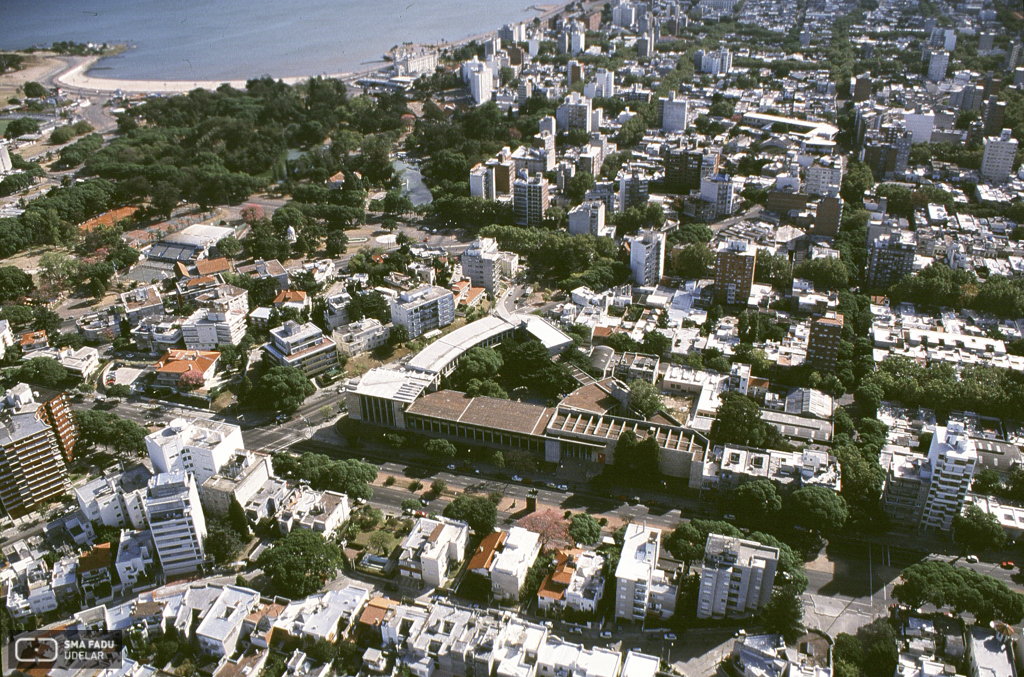 Facultad de Arquitectura, arq. Fresnedo Siri, R., Montevideo, Uruguay, 1938-1946. Foto: Ruffo Martínez, 2000.