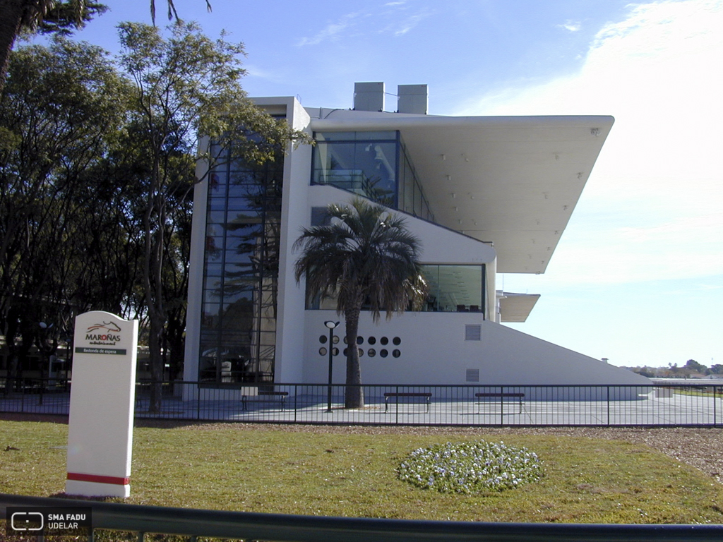 Hipódromo de Maroñas, arq. Fresnedo Siri, R., Montevideo, Uruguay, 1938-1945. Foto: Verónica Solana 2003.