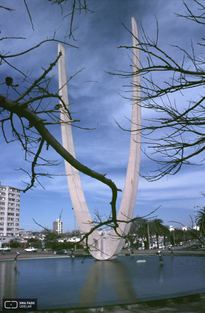 Monumento a Luis Batlle Berres, arq. Fresnedo Siri, R., Montevideo, Uruguay, 1966. Foto: Verónica Solana 2001.