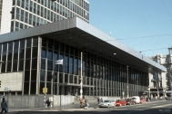 Banco Repúblico O. del Uruguay, arq. AROZTEGUI Ildefonso, 1957-1963, Montevideo, Foto: Verónica Solana 2001