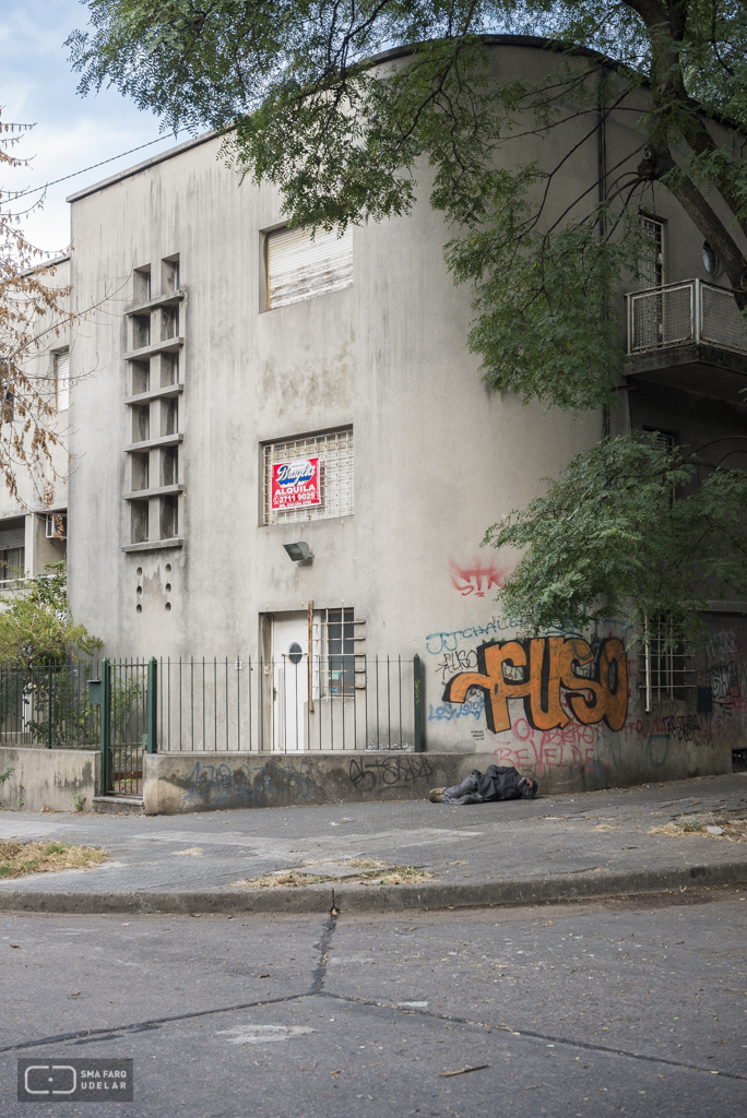 Conjunto de 3 viviendas Unifamiliares, Arqs. De los Campos - Puente - Tournier, Montevideo. Foto: Nacho Correa 2015