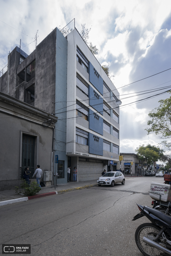 Edificio Barreneche, arq. RODRÍGUEZ FOSALBA, C. A. Salto,Uy. 1956. Foto: Nacho Correa 2016.