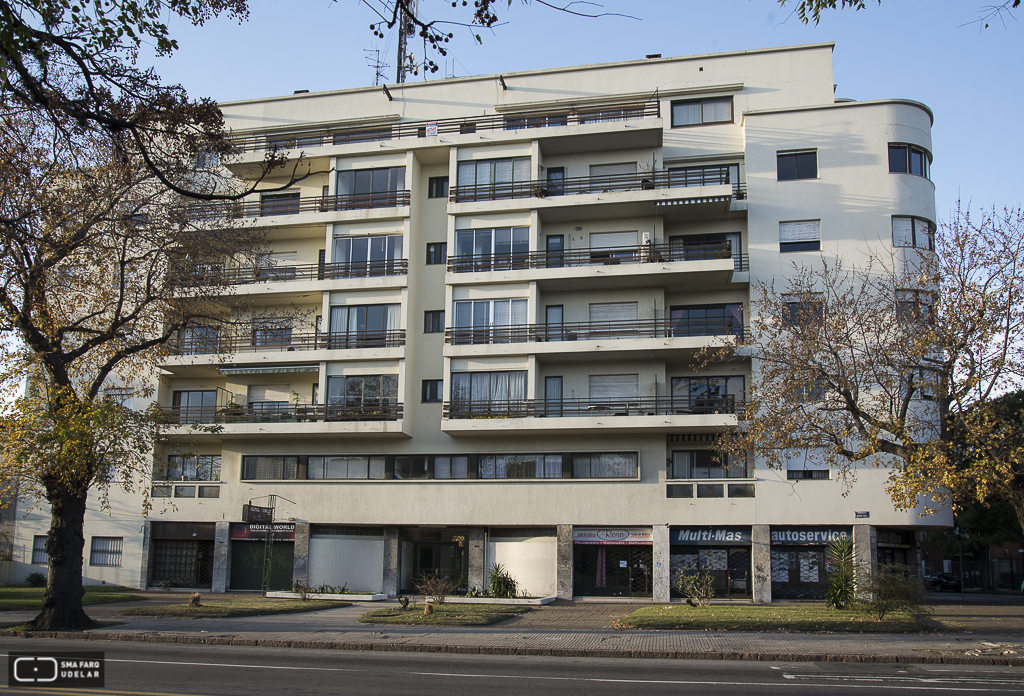 Vivienda Apartamentos M. Salvo, arqtos. GORI SALVO, M.A. / MURACCIOLE, J.M./ 1938-1942, Montevideo, Foto: Silvia Montero 2015