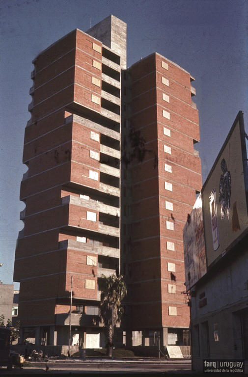 Vivienda de Apartamentos ANCAP, arq. LORENTE ESCUDERO Rafael, 1970, Foto: Archivo SMA