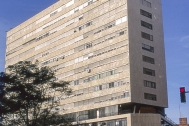 Edificio de Viviendas y Comercio OLIVETTI, arq. PINTOS RISSO, 1959,Montevideo, Foto: Tano Marcovecchio 2001