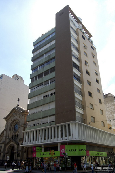 Edificio Ovalle, arq. PINTOS RISSO Walter, 1956, Montevideo, Foto: Tano Marcovecchio 2008.