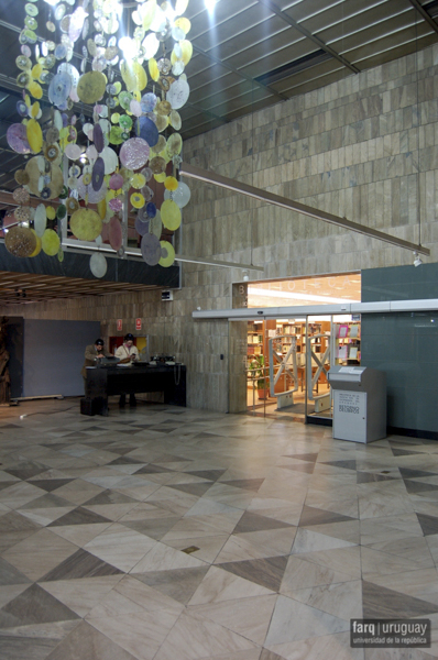 Galería Comercial Edificio del Notariado, arqs. BARAÑANO, BLUMSTEIN, FERSTER, RODRIGUEZ OROZCO, 1962, Montevideo, Foto: Tano Marcovecchio 2007