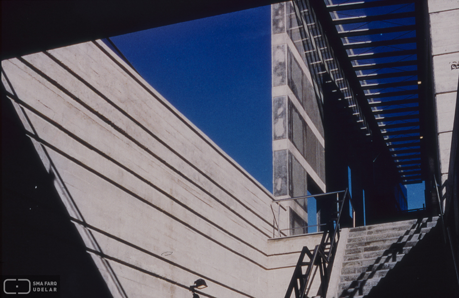 Panteón Bancario, arqs. BARREIRA M., COMERCI F., SCHEPS G., 1989 (concurso), Montevideo, Foto: archivo SMA - copia de archivo de autores: Urruzola J. Pedro.