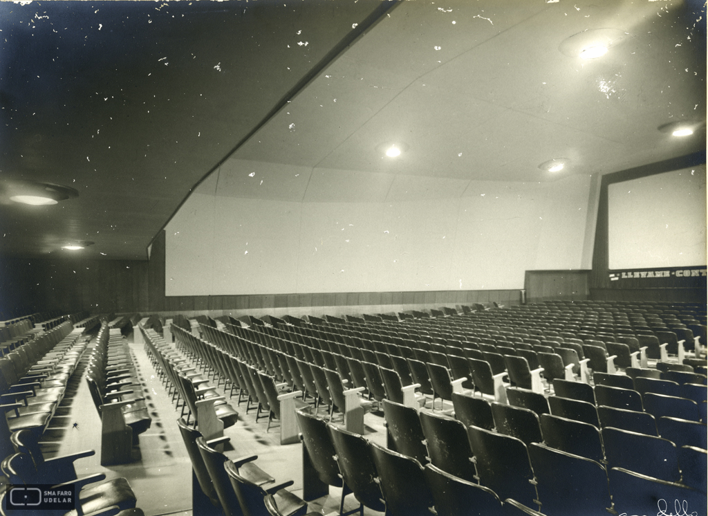 Cine Plaza , arq. LORENTE ESCUDERO, R. , Centro, Montevideo, Uy. 1947. Foto: Archivo SMA, Donación Archivo personal del autor.