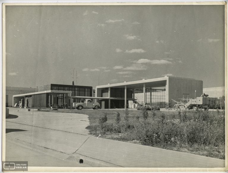 Estación de Servicio San José ANCAP, arq. LORENTE ESCUDERO, R. , San José, San José, Uy. 1950. Foto: Archivo SMA, Donación Archivo personal del autor.