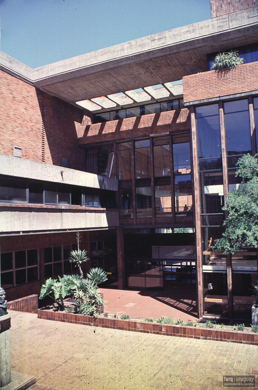 Edificio Asociación de bancarios del Uruguay (AEBU), LORENTE ESCUDERO, R. / LORENTE MOURELLE, R. / LUSSICH, J., Montevideo, Uy. 1964-1971. Foto: Tano Marcovecchio.