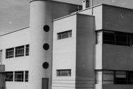 Laboratorios y Oficinas, arq. LORENTE ESCUDERO, R. , La Teja, Montevideo, Uy. 1935. Foto: Archivo SMA, Donación Archivo personal del autor.