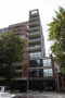 Edificio de apartamentos Suárez, Estudio AFRA, arqs. ARRALDE, Eduardo; GÓMEZ, Andrés, Montevideo, Uy. 2014. Foto: Sofía Ghiazza 2019.