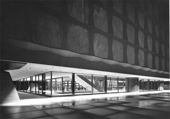 Vista exterior nocturna