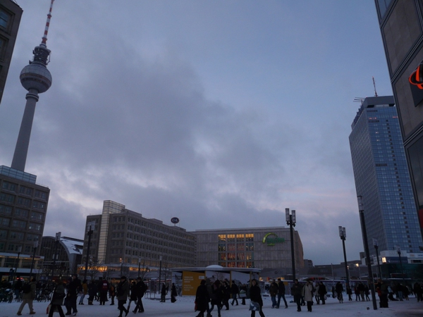 01. Alexanderplatz con Fernsehturm de fondo. Foto: Rodrigo Martín Iglesias