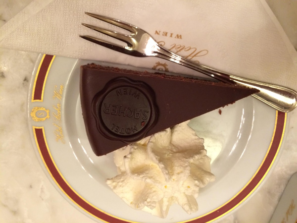 05. Sachertorte en el Hotel Sacher. Foto: Mauro Escudero.