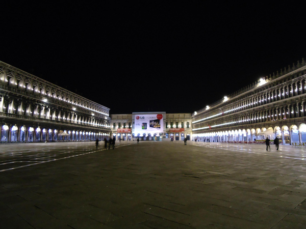 06. Piazza San Marcos, Venecia, en la noche. Foto: Mauro Escudero.