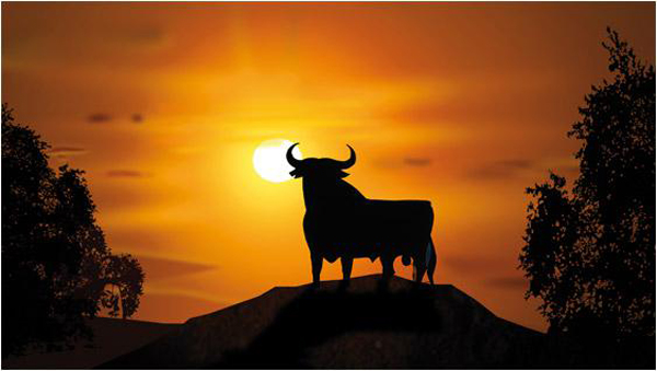 Fig. 01. La figura del Toro de Osborne recortada sobre el horizonte. Recuperada el 21 de enero de 2015 de http://www.osborne.es/