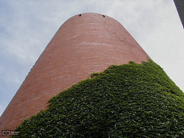 Iglesia de Malvín Nuestra Sra. de Lourdes, Ing. DIESTE Eladio, Montevideo, Uy. 1965-1968. Foto original de Estudio Dieste & Montañez