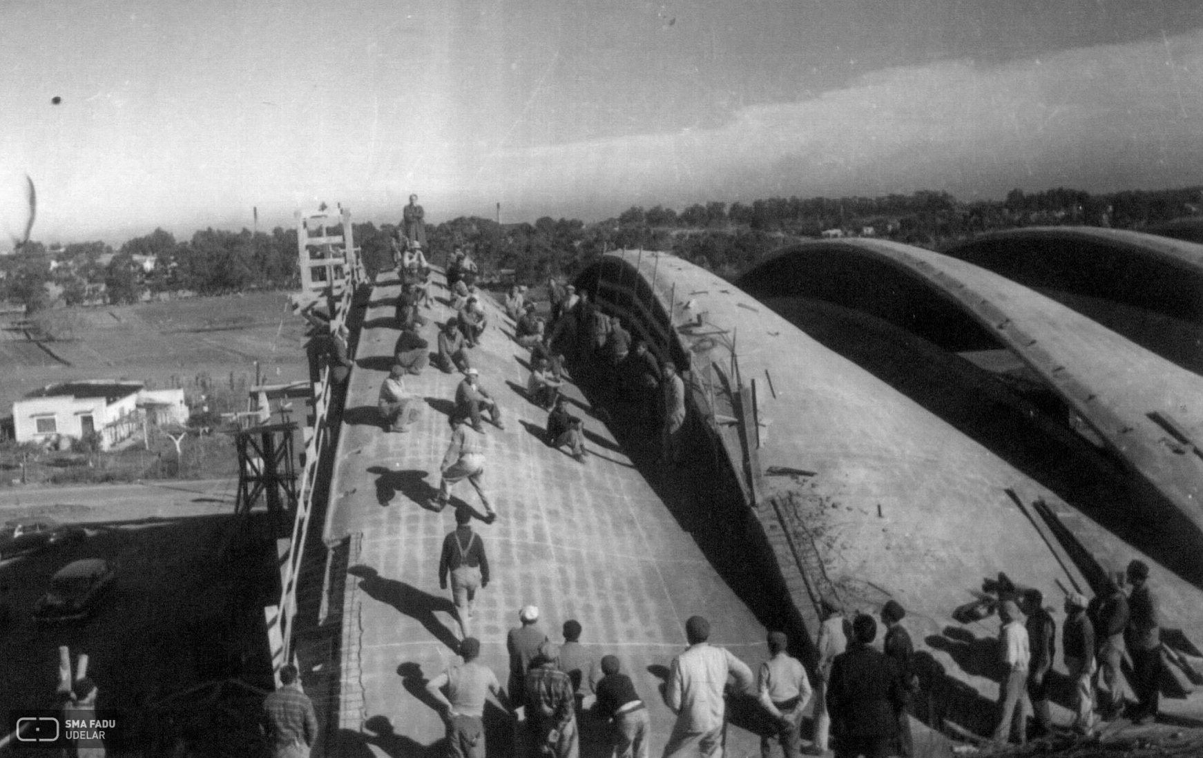 Fábrica TEM S.A., Ing. DIESTE Eladio, Montevidoe, Uy, 1960-1962. Toma de Prueba de Carga. Foto original de Estudio Dieste & Montañez