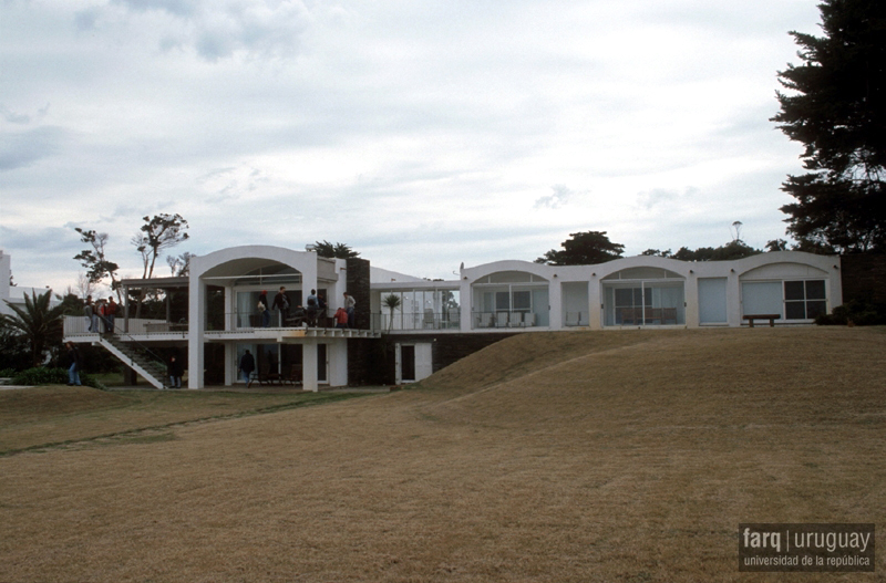 Vivienda Berlinghieri, Arq. Bonet, A., Punta Ballena, Maldonado, 1947, Foto: Danaé Latchinian 2005