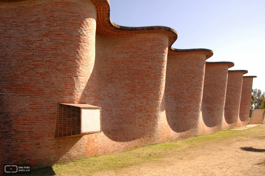 Iglesa Cristo Obrero y Nuestra Señora de Lourdes, Ing. Dieste, E. Atlántida, 1960. Foto de Rodolfo Marínez, 2006