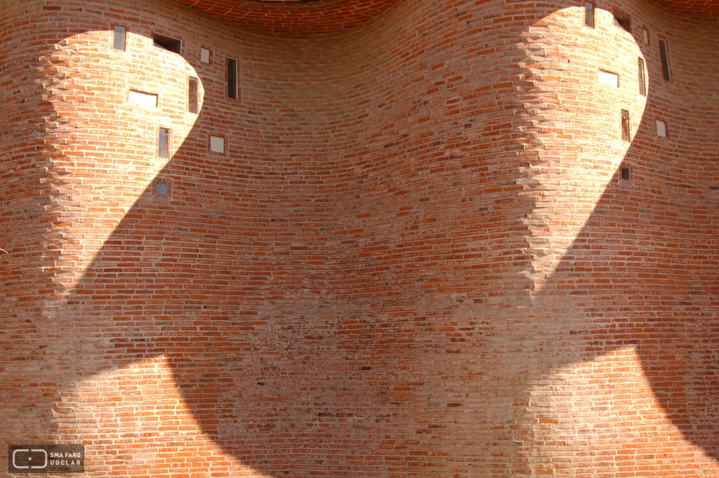 Iglesa Cristo Obrero y Nuestra Señora de Lourdes, Ing. Dieste, E. Atlántida, 1960. Foto de Rodolfo Marínez, 2006