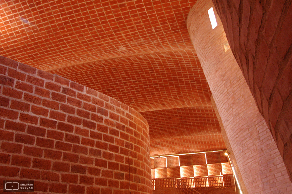 Iglesa Cristo Obrero y Nuestra Señora de Lourdes, Ing. Dieste, E. Atlántida, 1960. Foto de Rodolfo Marínez, 2006