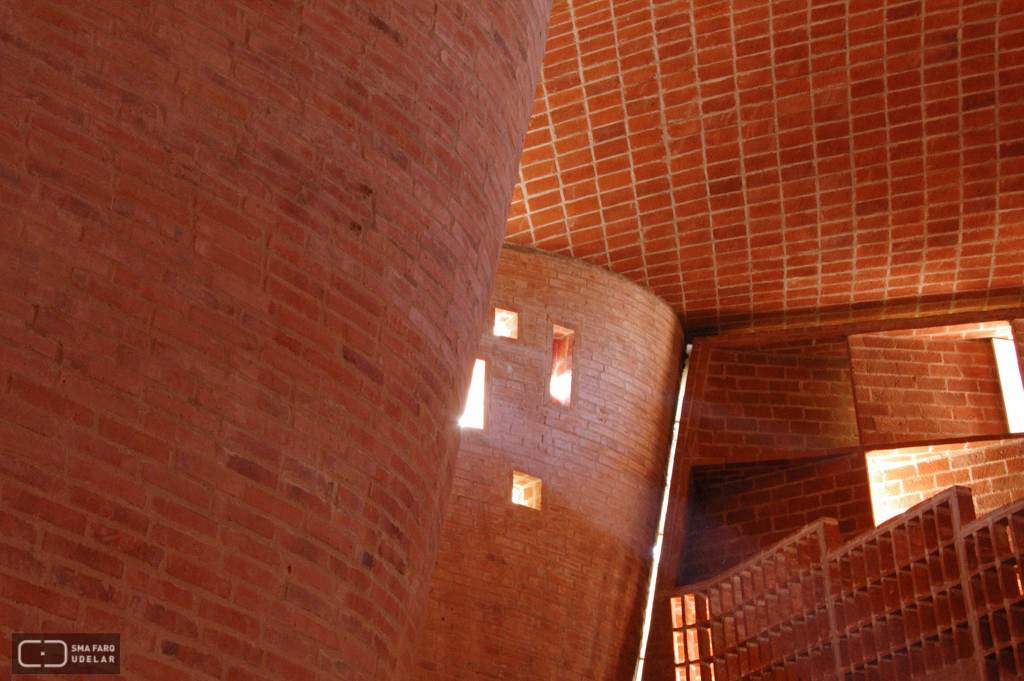 Iglesa Cristo Obrero y Nuestra Señora de Lourdes, Ing. Dieste, E. Atlántida, 1960. Foto de Rodolfo Marínez, 2006