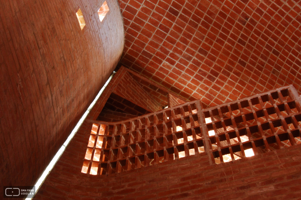 Iglesa Cristo Obrero y Nuestra Señora de Lourdes, Ing. Dieste, E. Atlántida, 1960. Foto de Silvia Montero, 2006