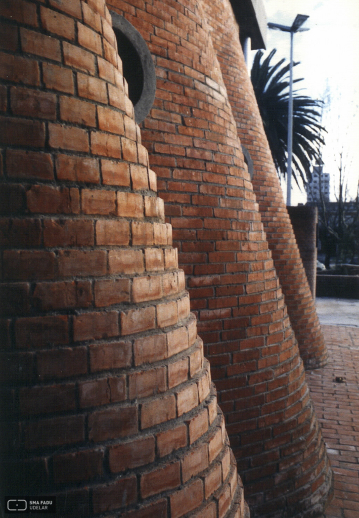 Centro Comercial Montevideo Shopping Center, Ing. DIESTE Eladio, proyecto Arqtos. Gómez Platero y Cohe. 1984-1985. Montevideo, Uy. Foto original del Estudio Dieste & Montañez