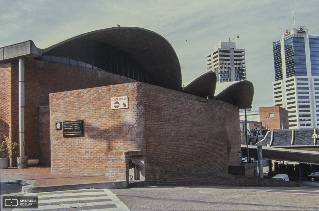 Montevideo Shopping Center, GÓMEZ PLATERO, G., LÓPEZ REY, R., COHE, E., ALBERTI, R., DIESTE, E., Montevideo, Uruguay. Foto: Danaé Latchinian