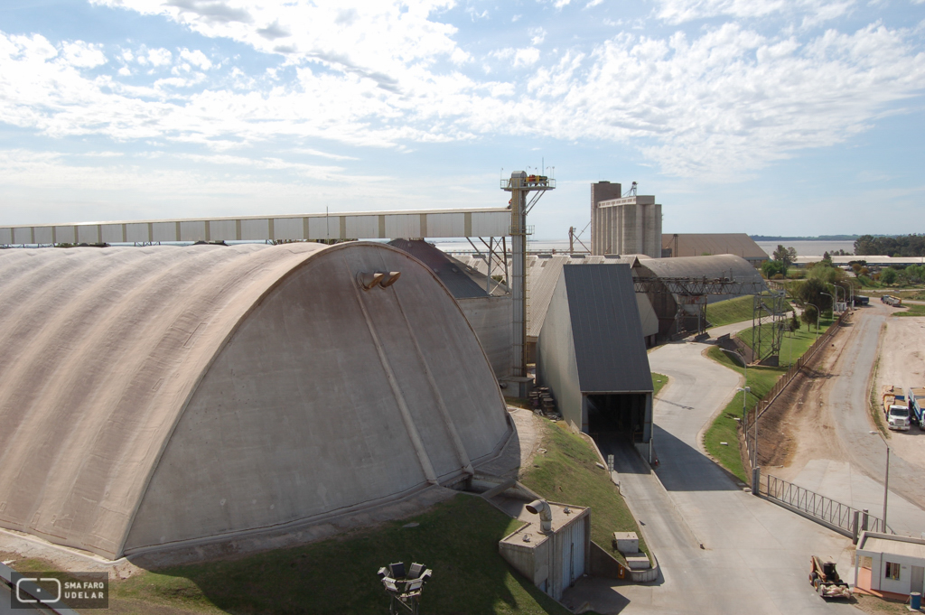 Silo de Corporación de Navíos, Ing. Dieste, E. Nueva Palmira, 1996. Foto de Rodolfo Martínez, 2066