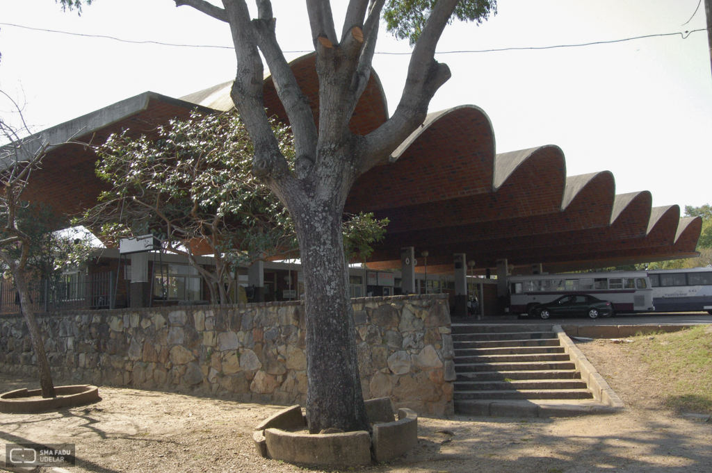 Terminal Municipal de Omnibus Salto, Ing DIESTE Eladio, proyecto de Arq. Minutti, Néstor. 1973-1974. Salto, Uy. Foto Silvia Montero 2006