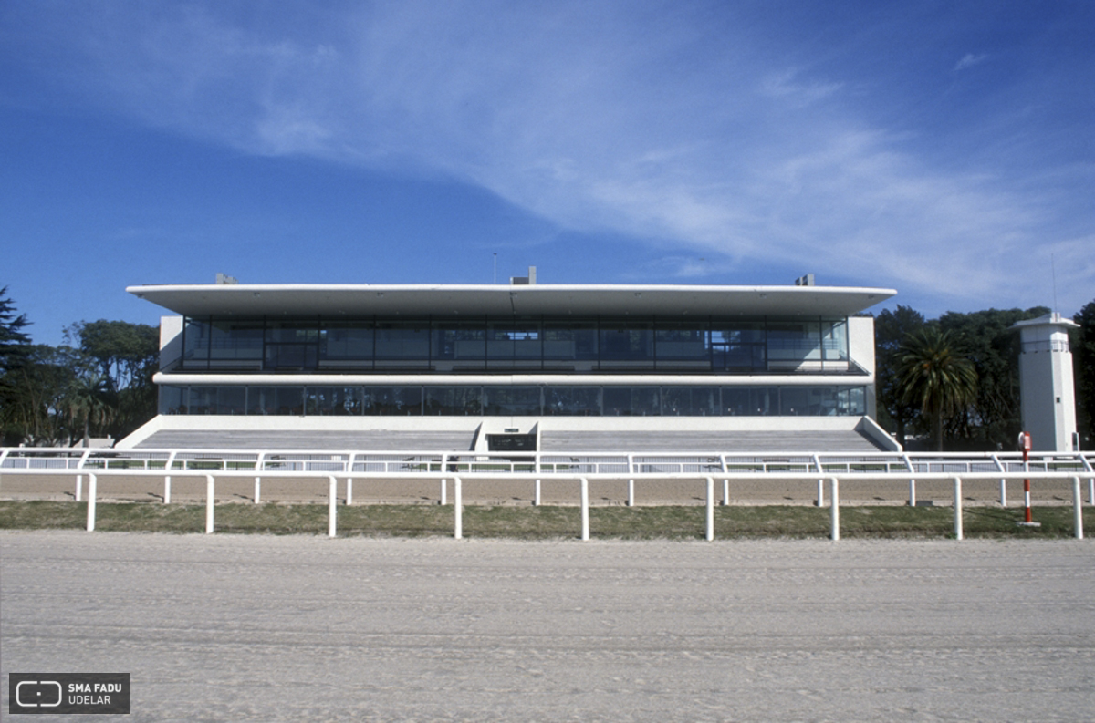 Hipódromo de Maroñas, arq. Fresnedo Siri, R., Montevideo, Uruguay, 1938-1945. Foto: Verónica Solana 2003.