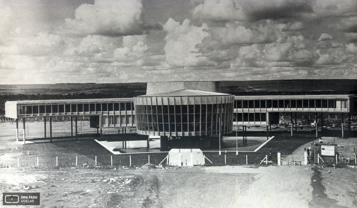 ORGANIZACIÓN PANAMERICANA DE LA SALUD (OPS), arq. Fresnedo Siri, R. Brasilia, Brasil. 1971.