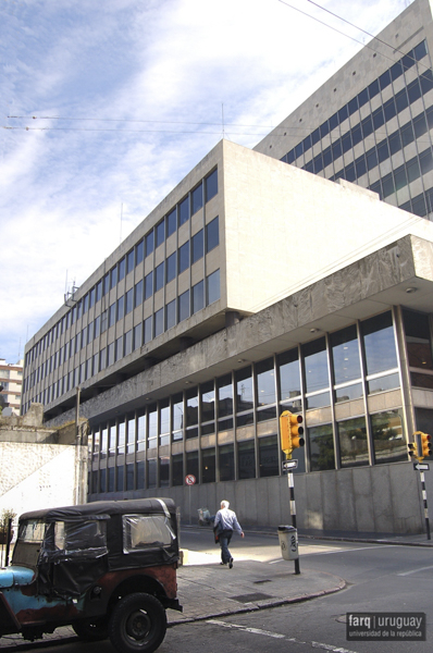 Banco Repúblico O. del Uruguay, arq. AROZTEGUI Ildefonso, 1957-1963, Montevideo, Foto: Tano Marcovecchio 2007