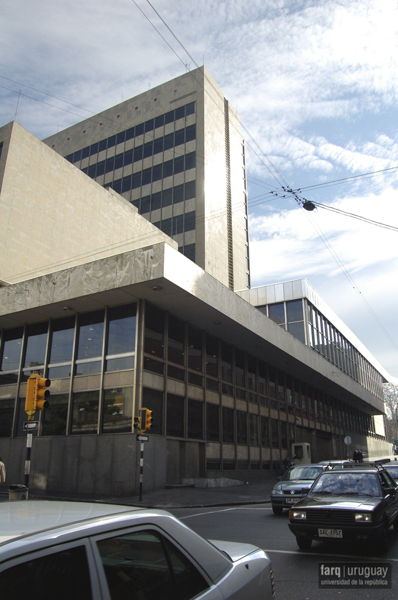 Banco Repúblico O. del Uruguay, arq. AROZTEGUI Ildefonso, 1957-1963, Montevideo, Foto: Tano Marcovecchio 2007