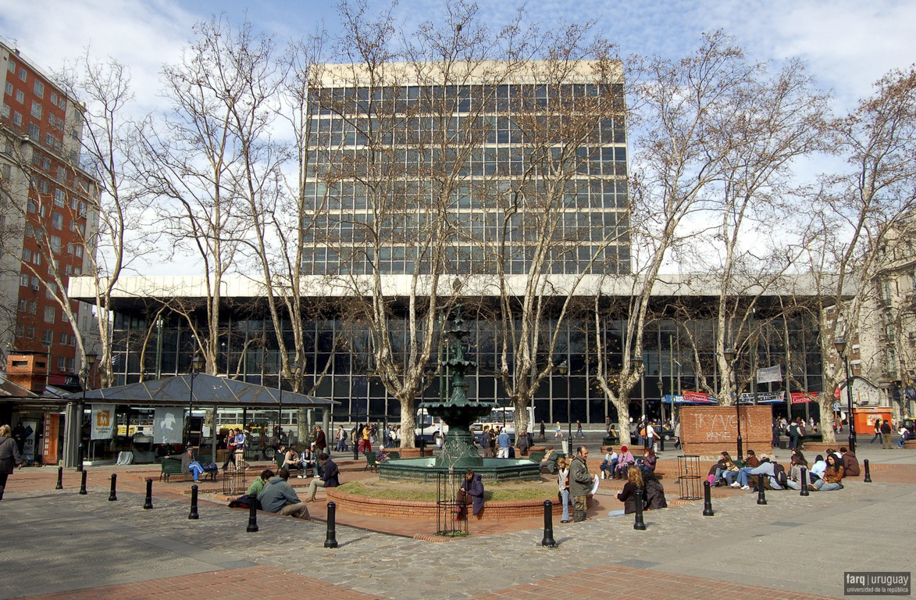 Banco Repúblico O. del Uruguay, arq. AROZTEGUI Ildefonso, 1957-1963, Montevideo, Foto: Tano Marcovecchio 2007