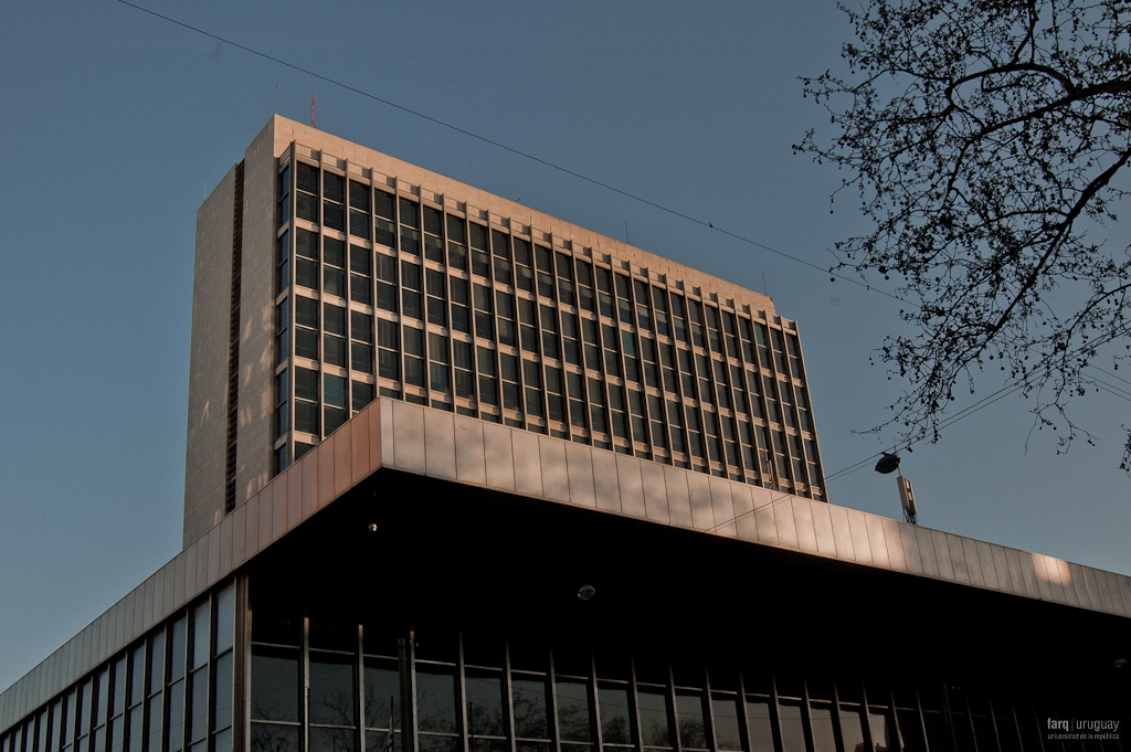 Banco Repúblico O. del Uruguay, arq. AROZTEGUI Ildefonso, 1957-1963, Montevideo, Foto Andrea Sellanes 2009