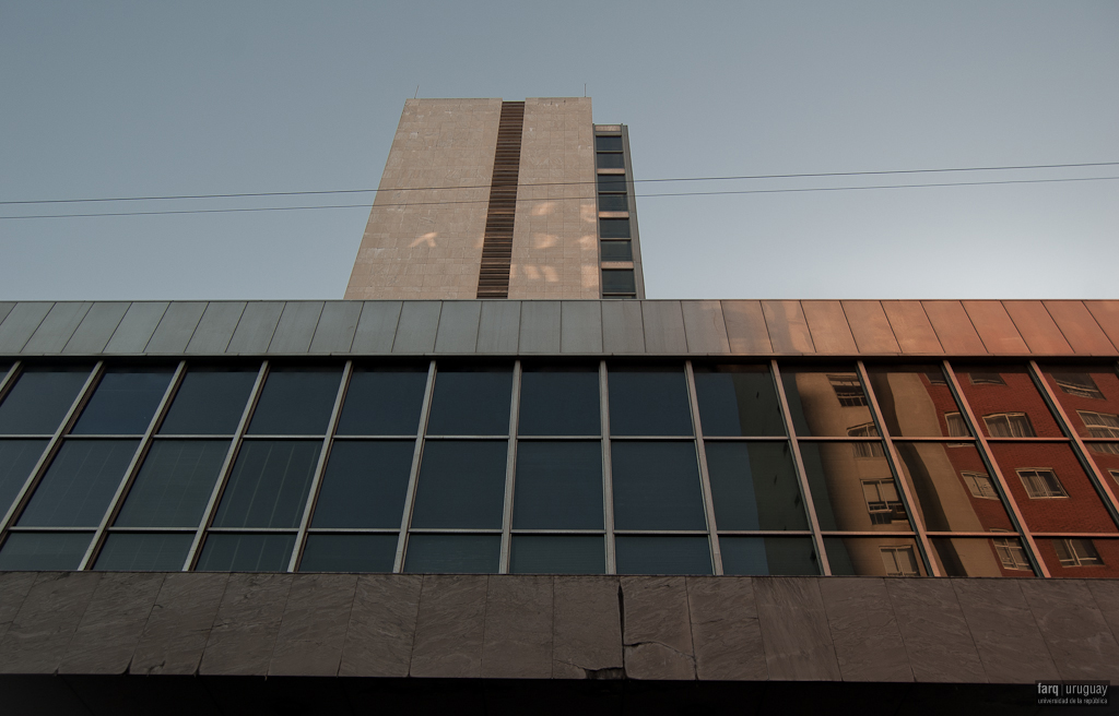 Banco Repúblico O. del Uruguay, arq. AROZTEGUI Ildefonso, 1957-1963, Montevideo, Foto Andrea Sellanes 2009