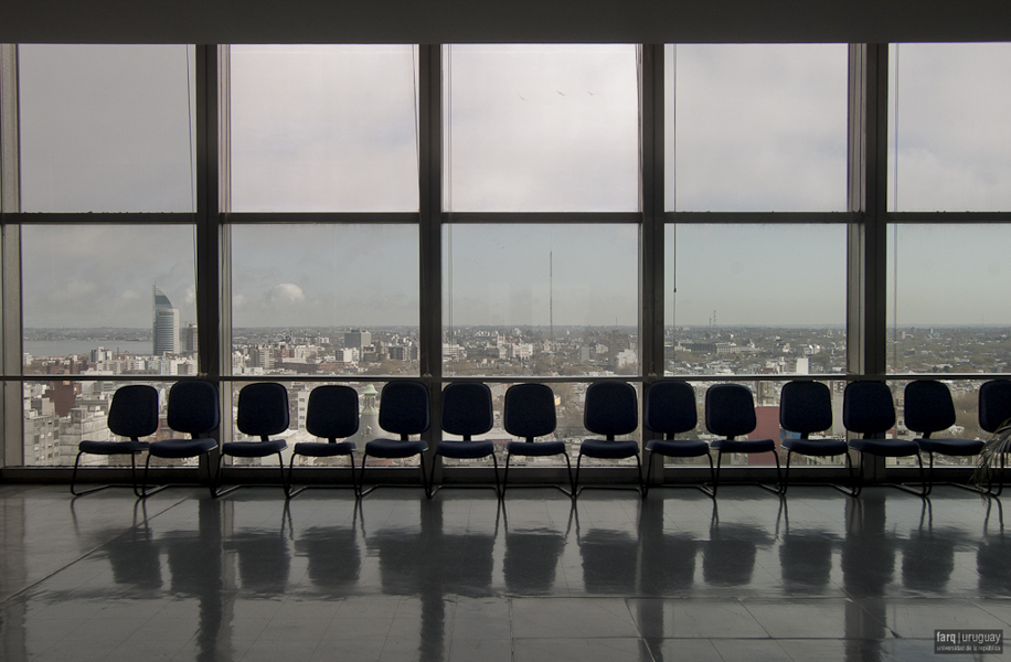 Banco Repúblico O. del Uruguay, arq. AROZTEGUI Ildefonso, 1957-1963, Montevideo, Foto: Tano Marcovecchio 2009