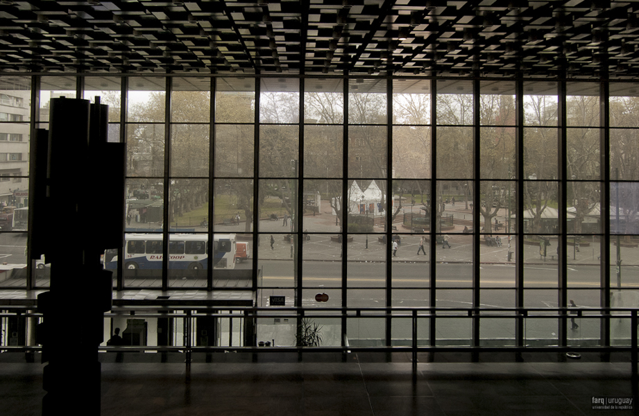 Banco Repúblico O. del Uruguay, arq. AROZTEGUI Ildefonso, 1957-1963, Montevideo, Foto: Tano Marcovecchio 2009