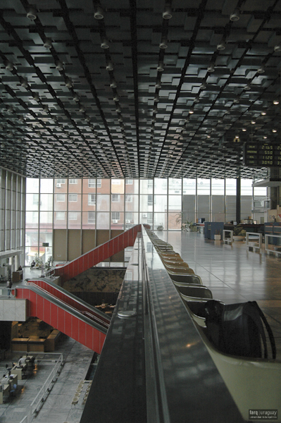 Banco Repúblico O. del Uruguay, arq. AROZTEGUI Ildefonso, 1957-1963, Montevideo, Foto: Tano Marcovecchio 2009