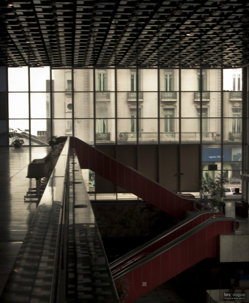 Banco Repúblico O. del Uruguay, arq. AROZTEGUI Ildefonso, 1957-1963, Montevideo, Foto: Andrea Sellanes 2009