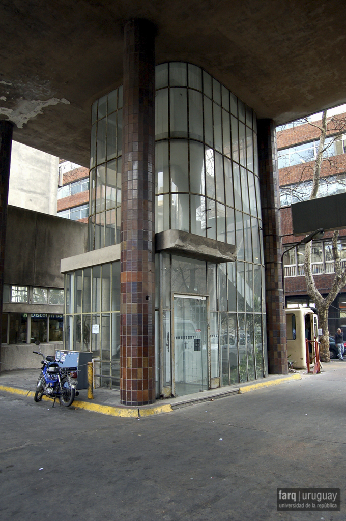 Sanatorio Dr. Ma. Fosalba-CASMU, arqtos. ALTAMIRANO, A. MIERES MURÓ J.M., VILLEGAS BERRO, F., 1949, Montevideo, Foto:  Tano Marcovecchio 2007