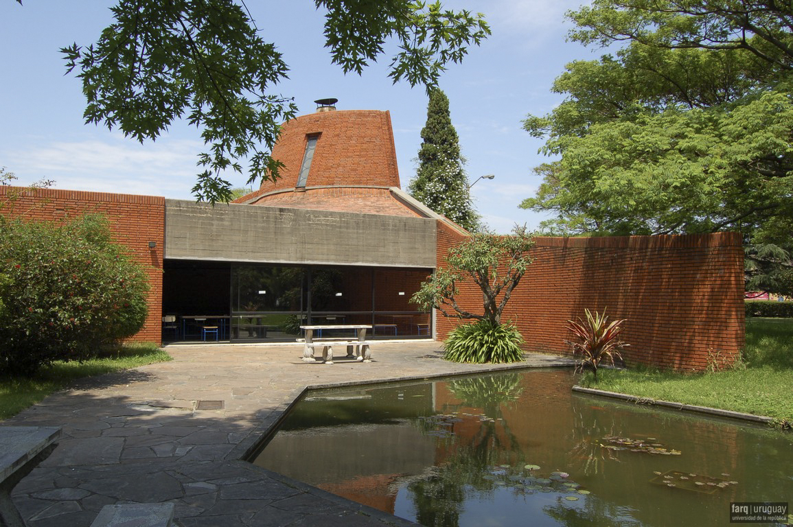 Comedor Universitario N°2, arqtos. CRAVOTTO Antonio, QUEIRUGA J. Carlos, VANINI J. Carlos, 1965, Montevideo, Foto: Tano Marcovecchio 2006