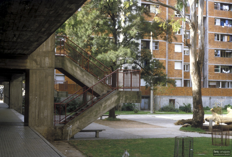 Conjunto de Viviendas Complejo Bulevar Artigas, CCU: arqs. BASCANS R., SPRECHMANN T., VIGLIECCA H., VILAAMIL A., 1971-1974, Montevideo, Foto: s/d Archivo SMA