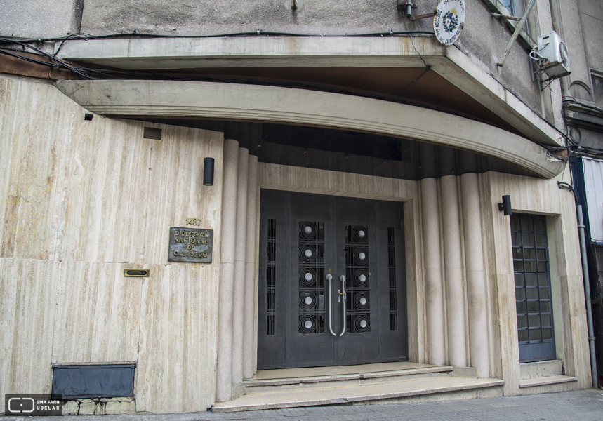 Oficinas Dirección General de Catastro, arq. LACONICH Newton, 1938 original-1949 ampliación, Montevideo, Foto: Silvia Montero 2015